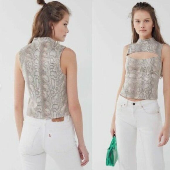Snake Print Cut-out Tank Top - Picture 2 of 6